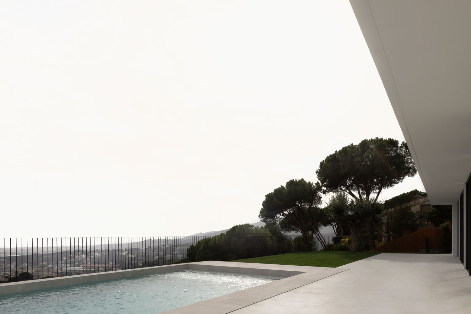 Outdoor architectural lighting
